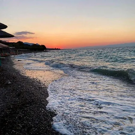 Blue And White By The Sea * Kiaton